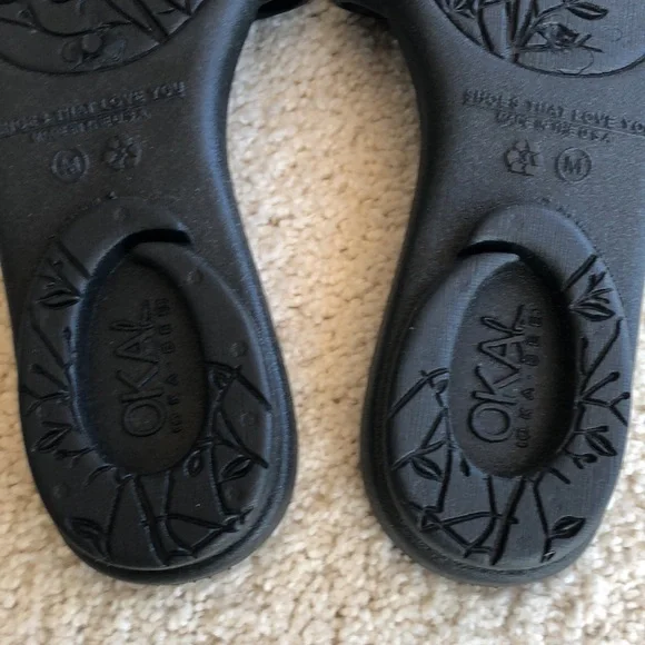 OKA b. NEW black slides that have black bows with white stripes - Picture 7 of 8